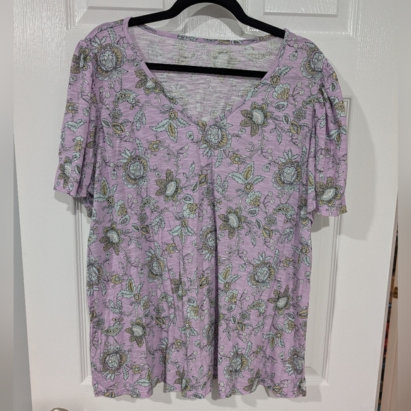 Lane Bryant Purple Floral Flutter-Sleeve V-Neck Top in Size 18/20 (2X) - Picture 2 of 9